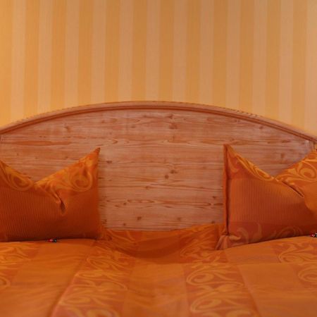Weingut Schuh - Pension Zur Bosel Косвих Екстериор снимка