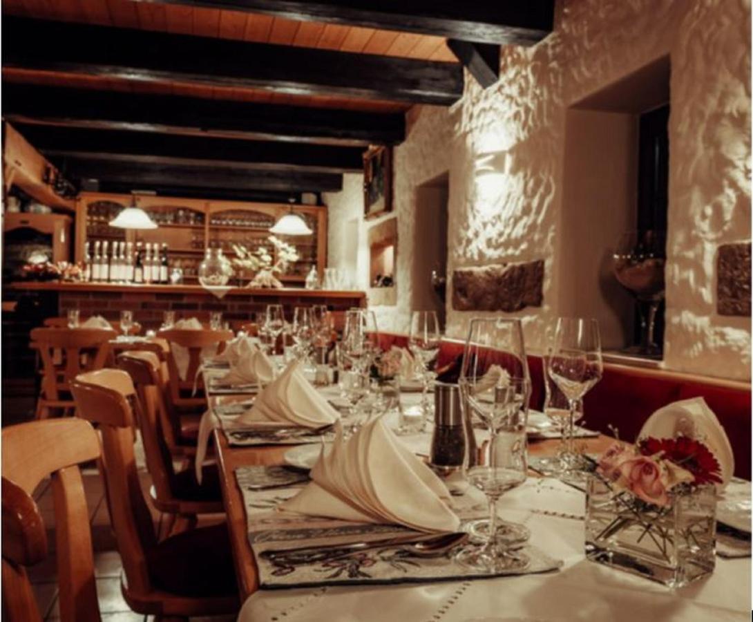 Weingut Schuh - Pension Zur Bosel Косвих Екстериор снимка